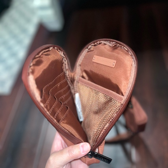 Lululemon Athletica Canyon Crossbody Bag - Picture 3 of 4